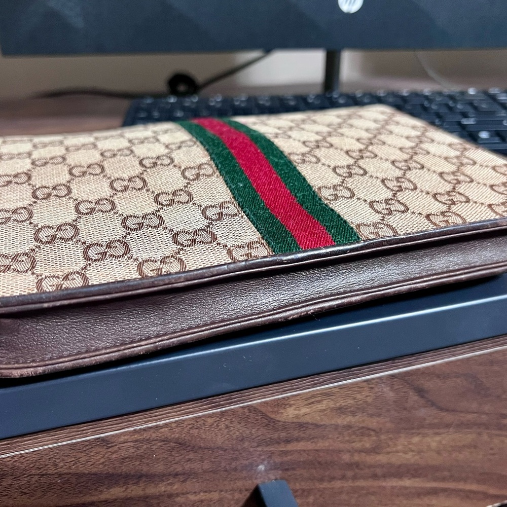 🔥🔥Gucci Tan Monogram Clutch/Shoulder Bag/Crossed- body with Red and Green Stripe - Picture 7 of 16
